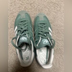 Adidas Sambas OG Shoes in Silver Green/Chalk White/Gum